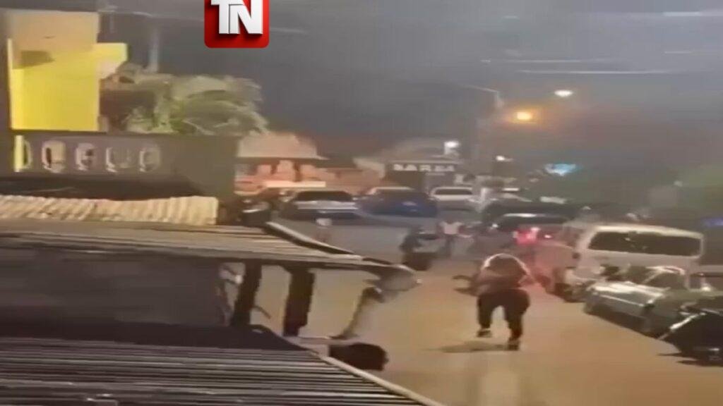 (Video) Onguito despeluca a su ex en medio de presunto altercado captado en video