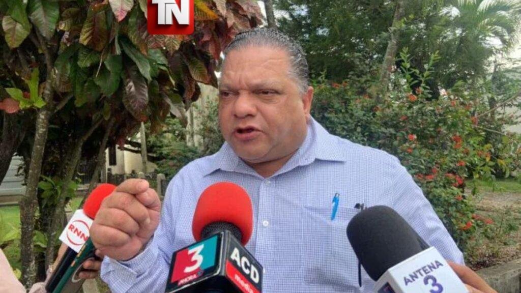Mario Díaz pide al Gobierno intervenir estaciones de combustibles ante posible suspensión de pagos con tarjetas