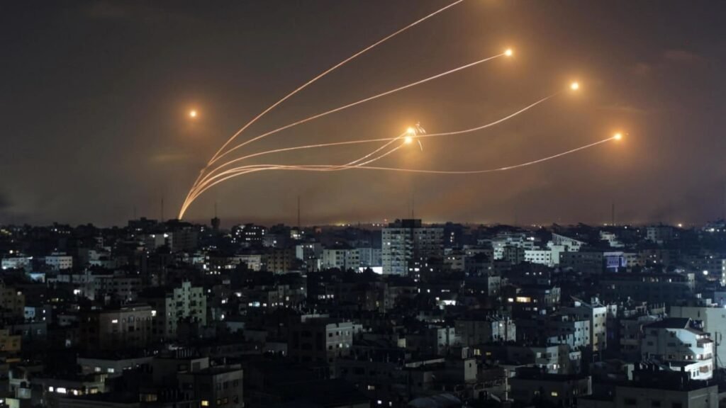 Israel lanza intensos ataques en Gaza para eliminar al nuevo jefe militar de Hamás