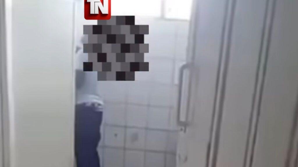 Estudiantes fueron puestos a limpiar baños como castigo; video reaviva debate sobre funciones de conserjes