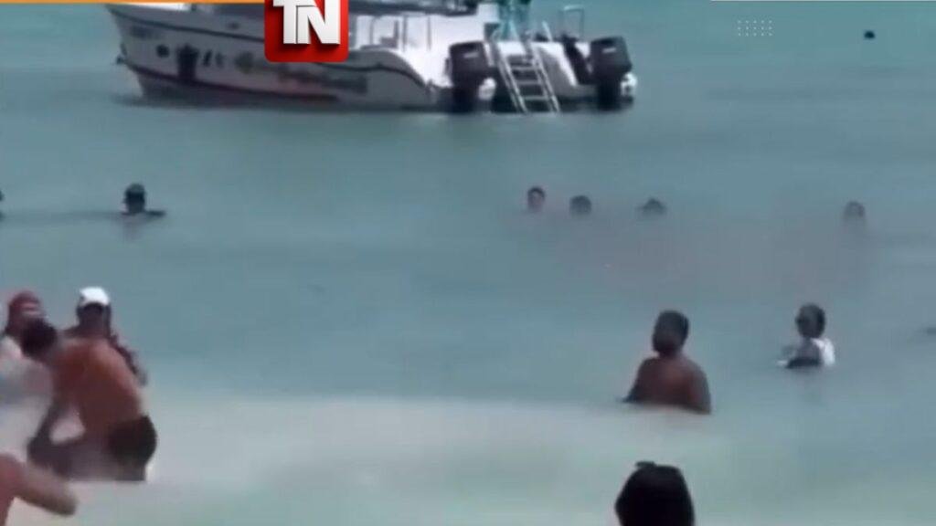 (VIDEO) Hombre agrede a una mujer en una playa y termina recibiendo una golpiza de presentes