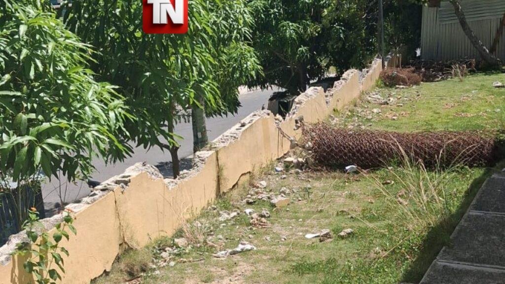 Denuncian abandono de construcción de verja en escuela de Puerto Plata a días del inicio del año escolar