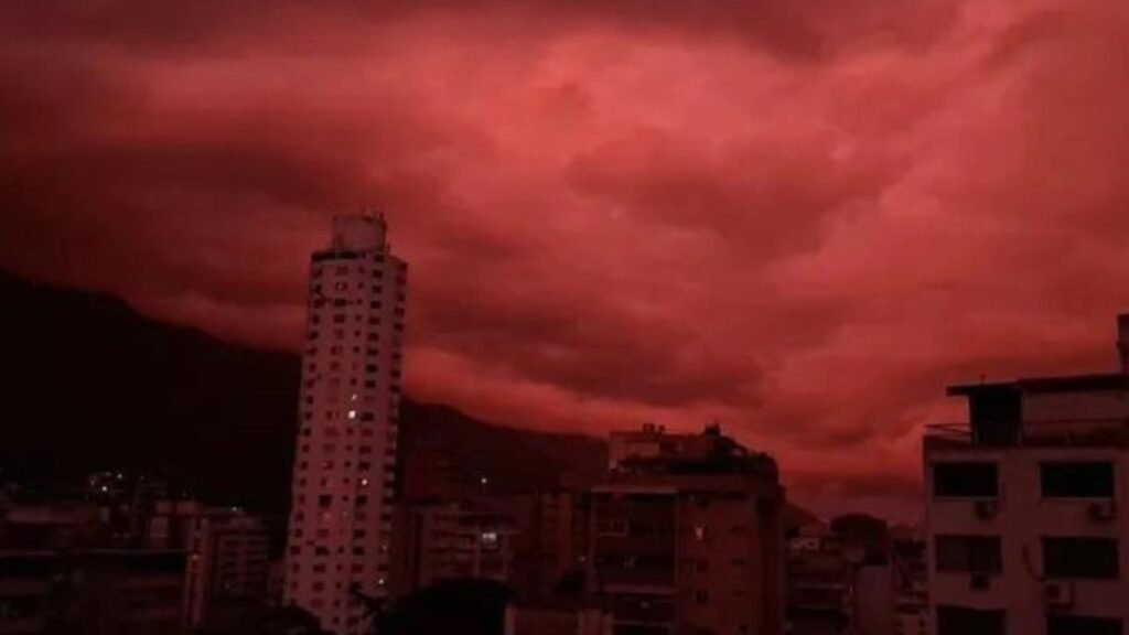 Impactante cielo rojo sorprende a Venezuela en medio de la recuperación tras los sismos