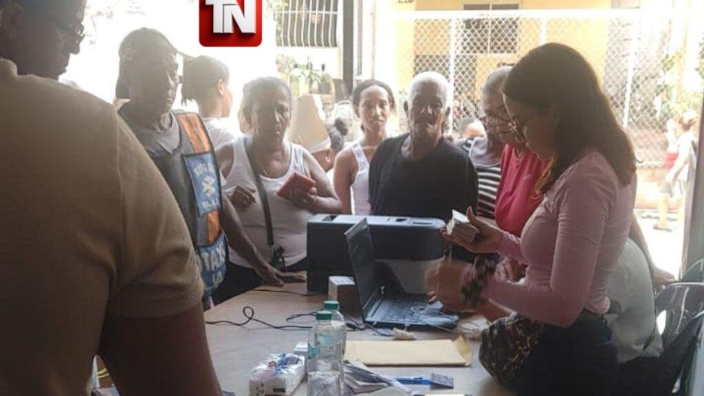 Comunitarios de Los Alcarrizos denuncian desorganización durante operativo de afiliación de Senasa