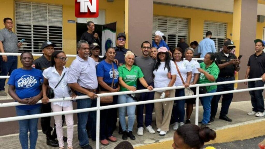 Fundación Cruz Jiminián entrega miles de sillas de ruedas gratuitas a personas de escasos recursos