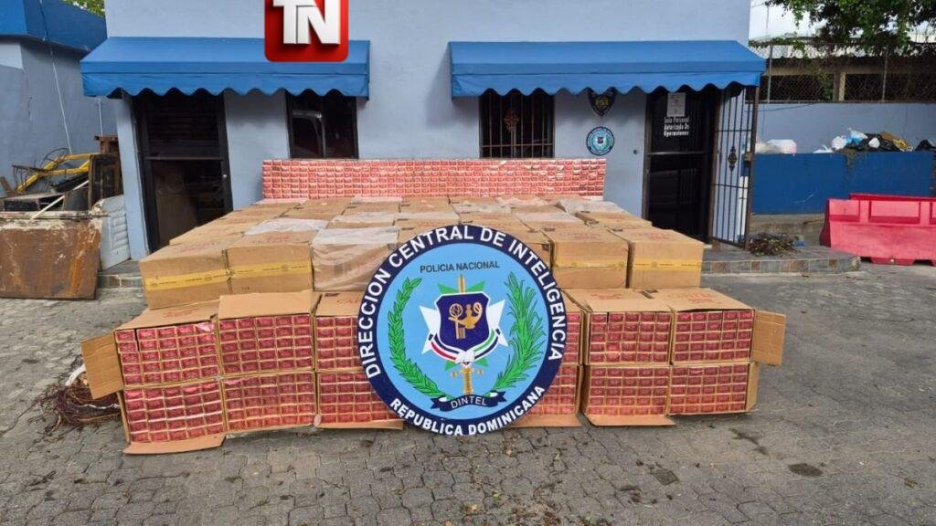 Autoridades decomisan más de 1.5 millones de cigarrillos de contrabando ocultos en un camión en Baní