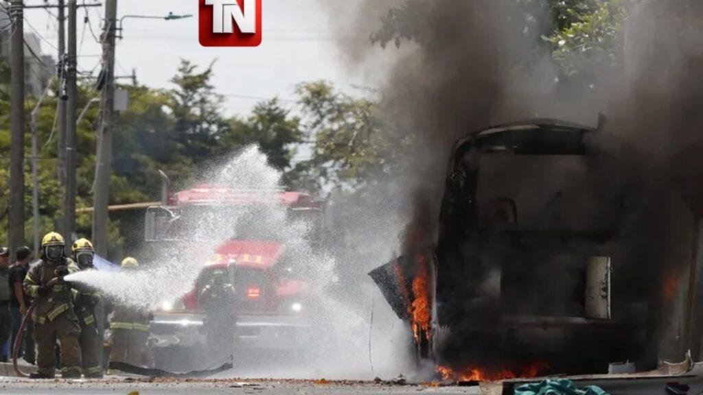 Ataque con explosivos atribuido al ELN deja dos policías y una mujer muertos en Colombia