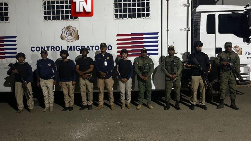 Migración detiene a 1,131 extranjeros indocumentados y deporta a otros 1,331 en operativos nacionales