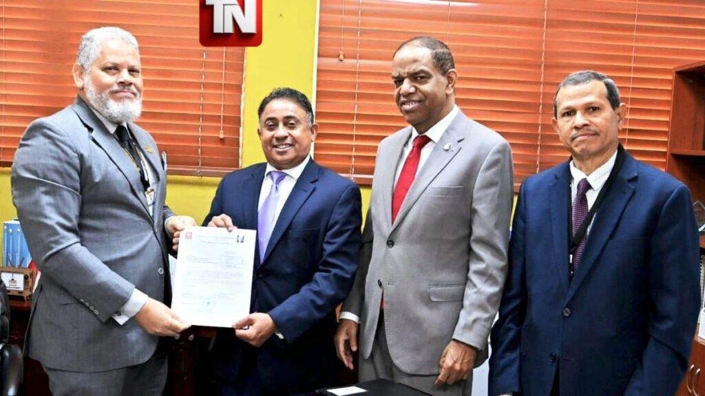 PLD entrega padrón de miembros a la Junta Central Electoral y reafirma compromiso con la transparencia
