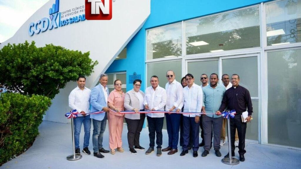 ENTREGA DEL CENTRO CLÍNICO Y DIAGNÓSTICO MANOLO TAVARES JUSTO EN SANTIAGO