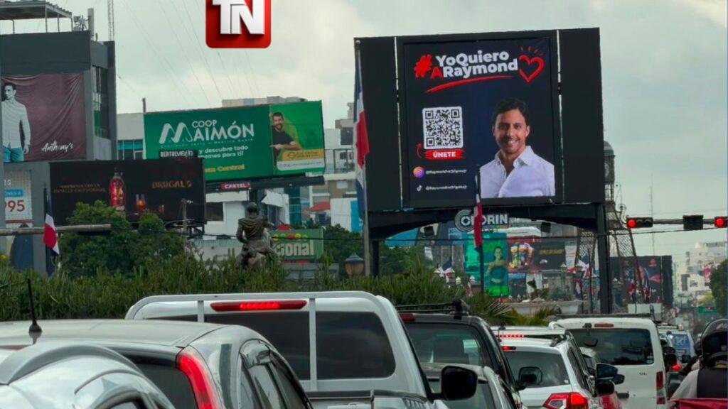 ¿TÚ TAMBIÉN LA VISTE? Las vallas de Raymond Rodríguez generan conversación en Santo Domingo