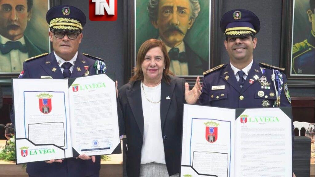 Alcaldía de La Vega distingue como hijos adoptivos y meritorios al general Juan Pablo Ferreira Verás y al coronel Rafael Guillermo Guzmán Chomalí