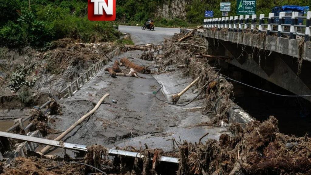 Más de 800 muertos tras riadas en Nepal