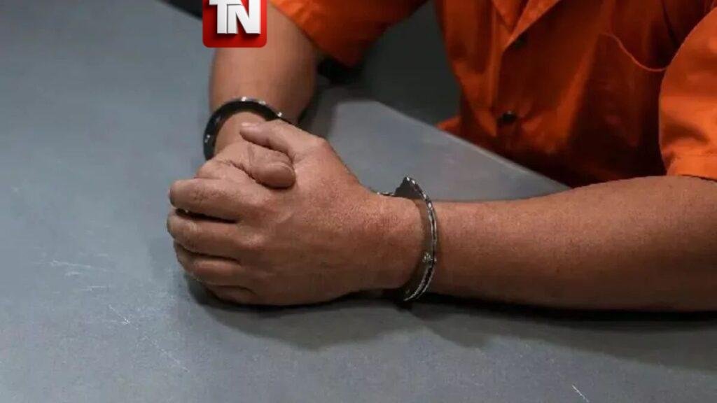 Condenan a 26 años de prisión a hombre por el feminicidio de su madre en Ecuador