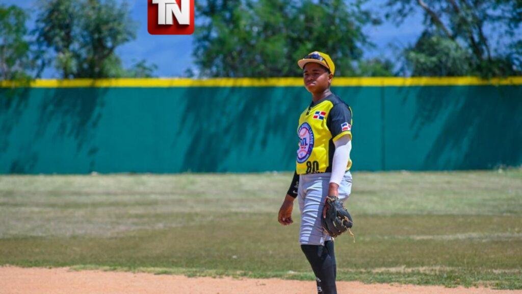 Yunior Alexander Alcántara Carrasco obtiene beca para estudiar y jugar béisbol en Canadá