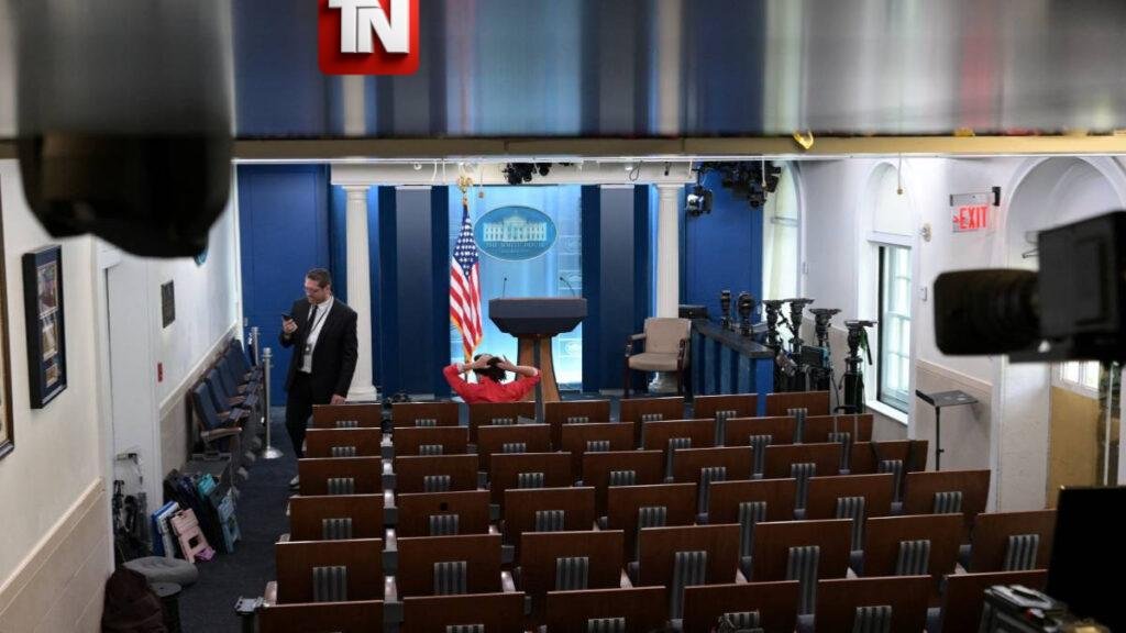 CNN, MS NOW y Politico regresan a la Casa Blanca tras orden judicial