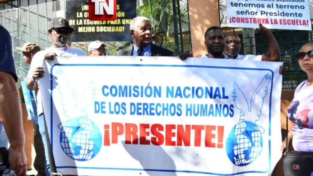 Derechos Humanos protesta frente al Palacio Nacional por aumento de muertes en supuestos