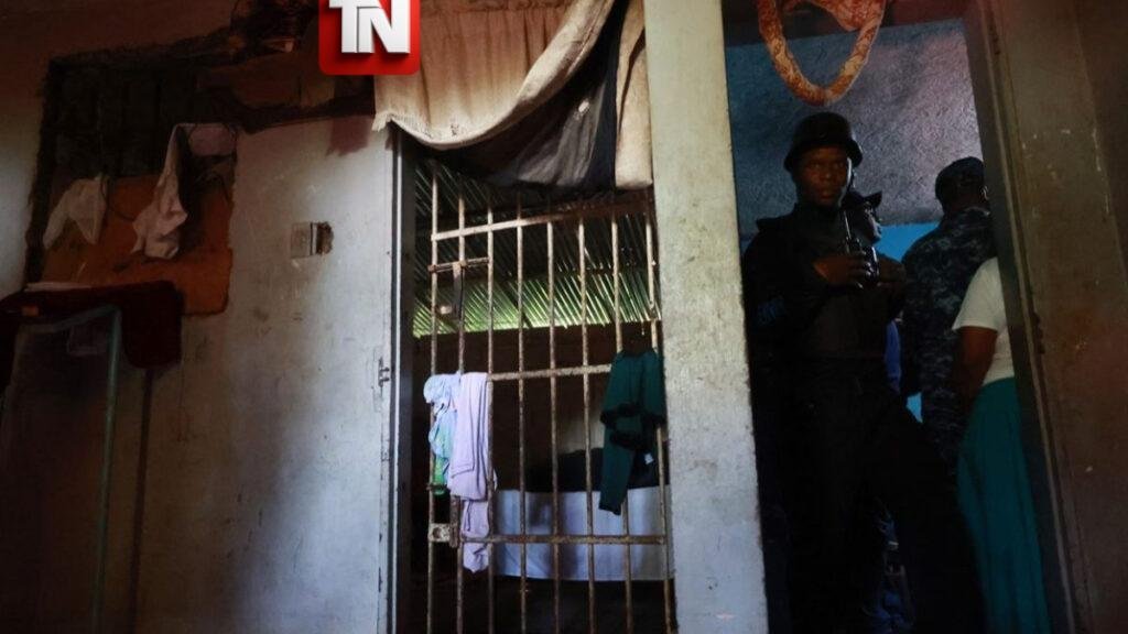 Detienen a "El Pastor" y trasladan a menores en Haina