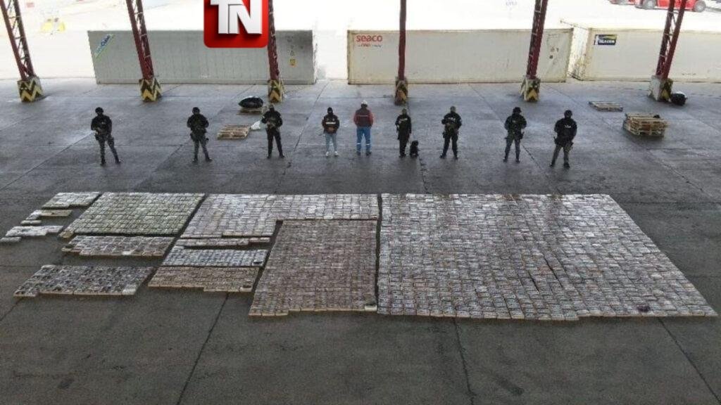 Ecuador incauta dos toneladas de cocaína en contenedor con frutas