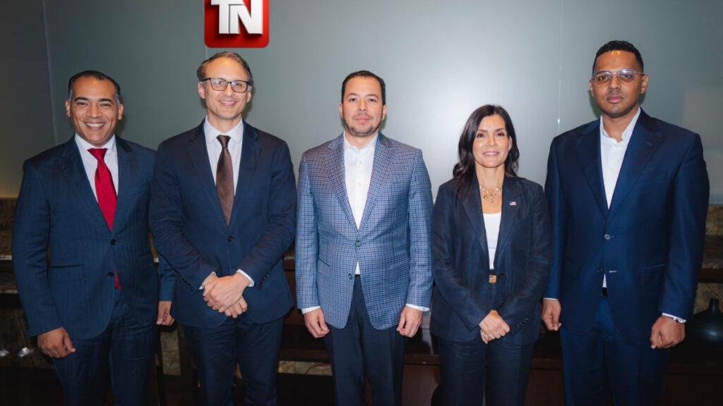 Encuentro entre la embajadora de EE. UU. y Dominicanos Primero