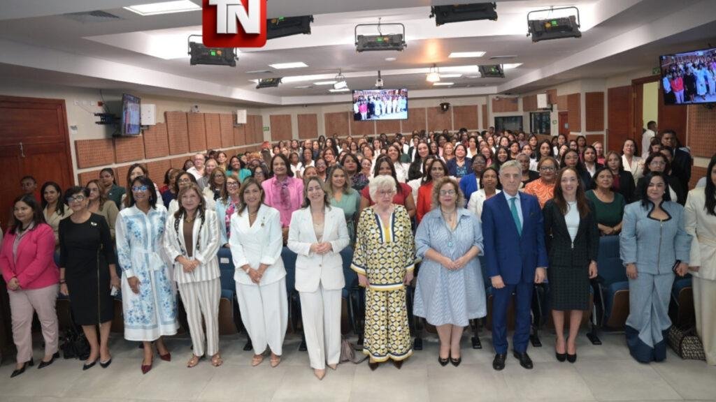 Fortalecen liderazgo político de mujeres rurales en curso de OEA y Ministerio de la Mujer
