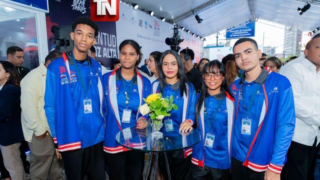 Cinco jóvenes dominicanos asumen el reto de recuperar un Récord Guinness de lectura en voz alta