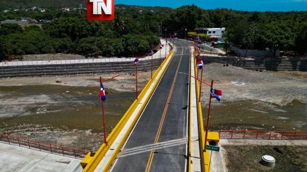 Tras más de 40 años de espera, presidente Abinader inaugura puente Los Hierros en Baní, que conectará comunidades y fortalecerá producción agrícola