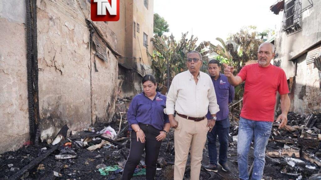 Gobierno acude en auxilio de familias afectadas por incendio en la zona Colonial a través de DASAC