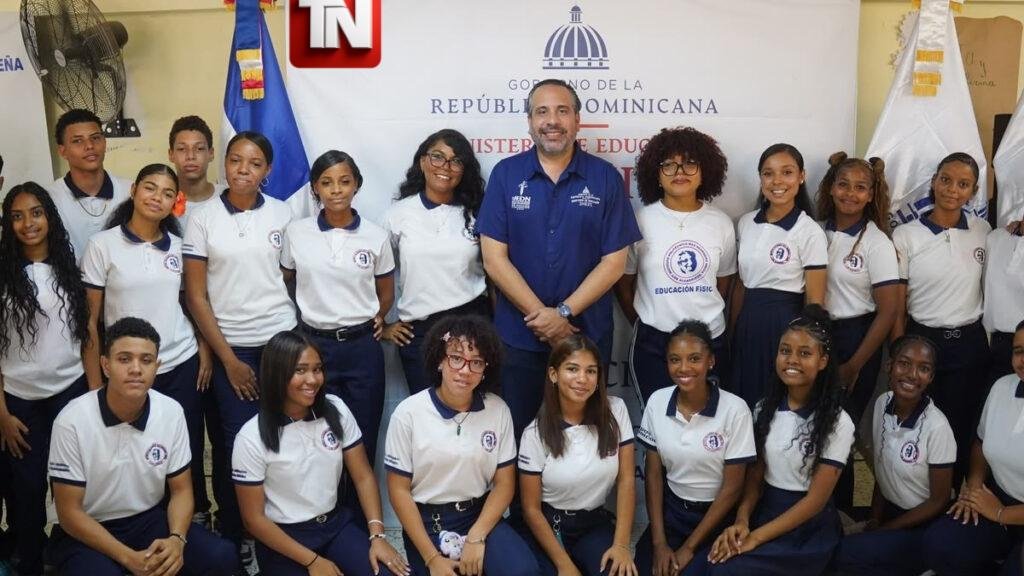 Inefi entrega utilería deportiva en centros educativos del Gran Santo Domingo y San Cristóbal