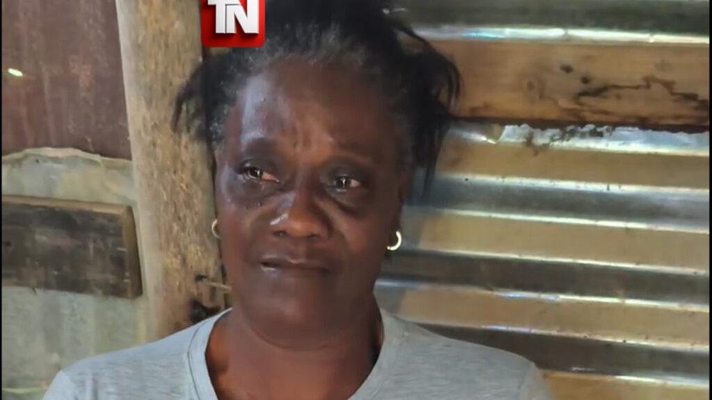 (Video) Solicitan ayuda urgente para mujer que asegura llevar días sin comer