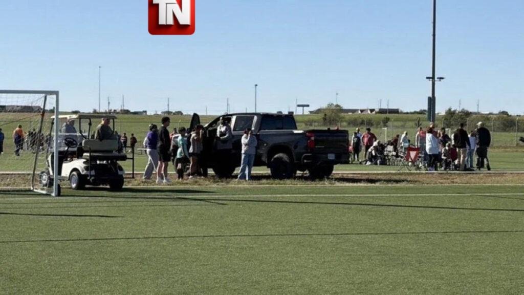 Pánico en Kansas: vehículo irrumpe en partido de fútbol y mata a un niño y un adulto