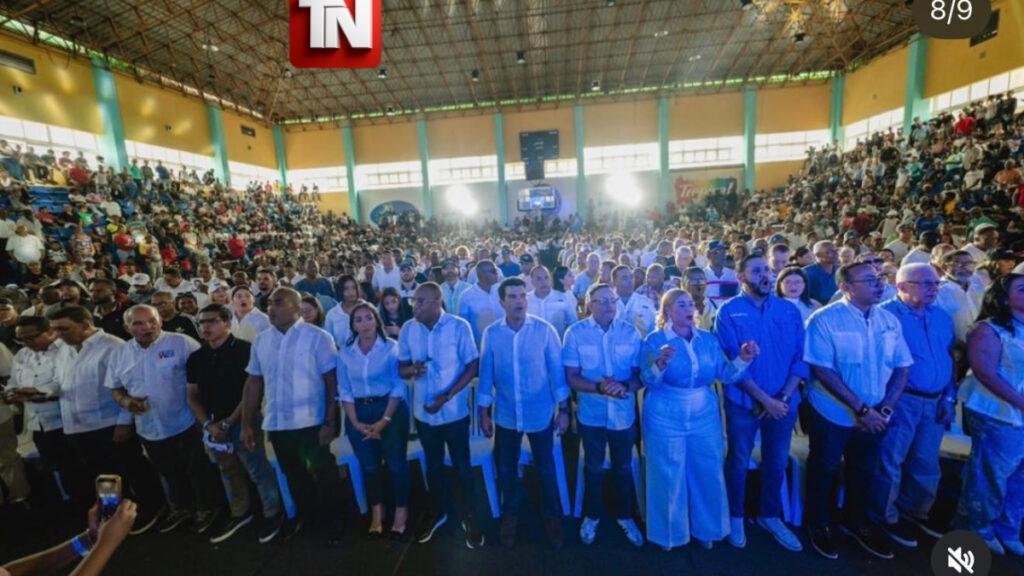 A casa llena Club Mauricio Báez, el diputado Carlos Sánchez y su equipo político de la circunscripción número 3 respaldan a Wellington Arnaud