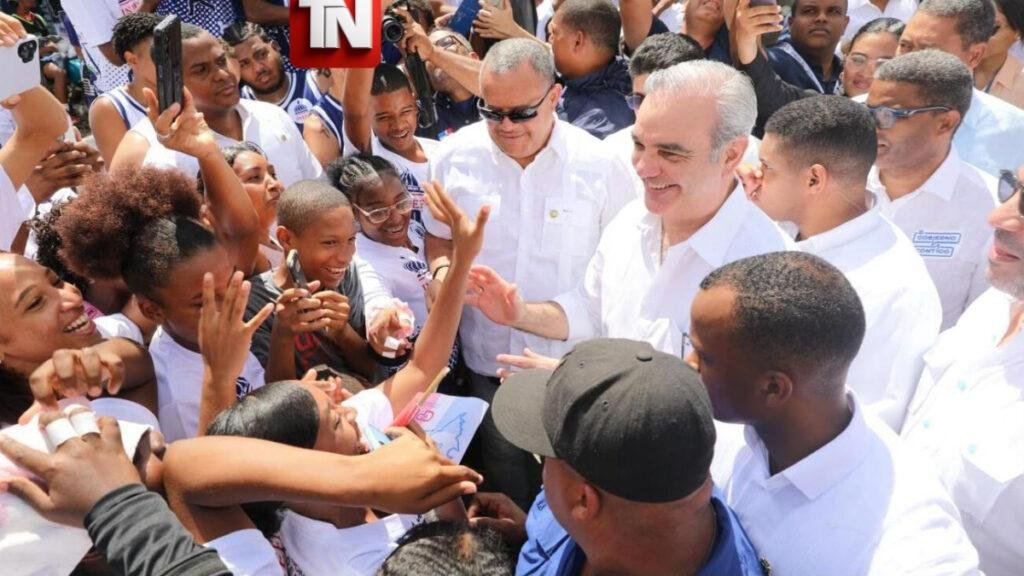 Abinader retoma agenda nacional con entrega de obras y títulos de propiedad