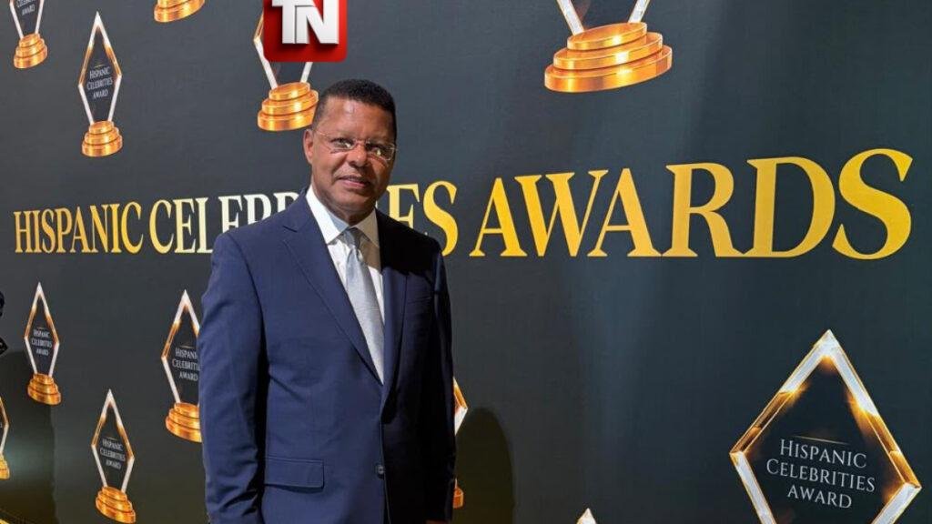 Dany Alcántara recibe en Miami el premio nuevo líder de los medios de comunicación de República Dominicana