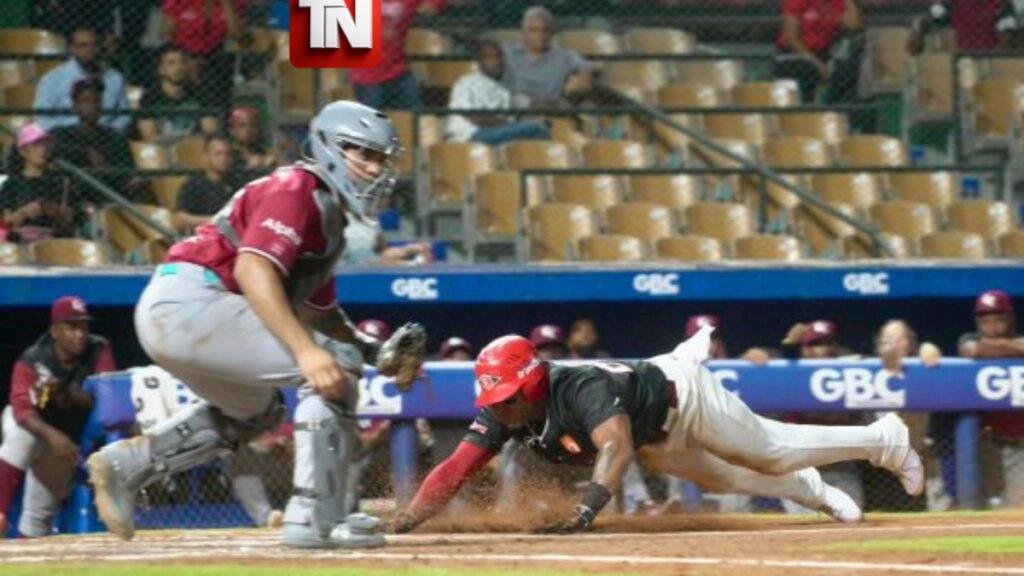Licey logra blanqueada histórica; Gigantes remontan ante Leones